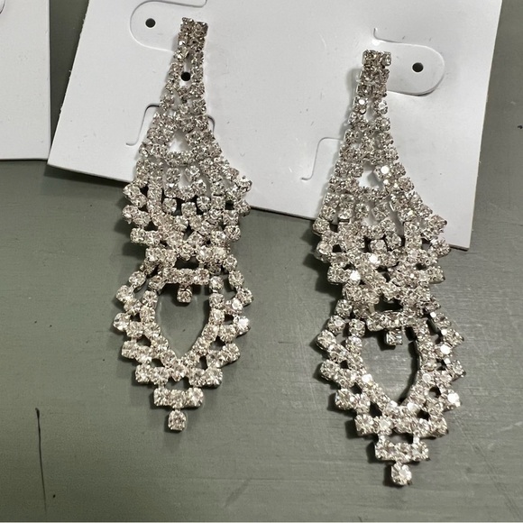 Dangly Bling Glam Chandelier Earrings - Lightweight - Picture 2 of 12